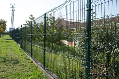 Vallas metálicas para jardín: ¿cuál es la mejor para mi hogar?